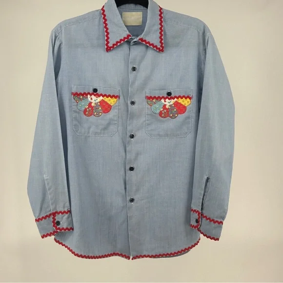 Vintage Blue Shirt with Colorful Patch Pockets Red Rick Rack Quilt - Picture 1 of 9